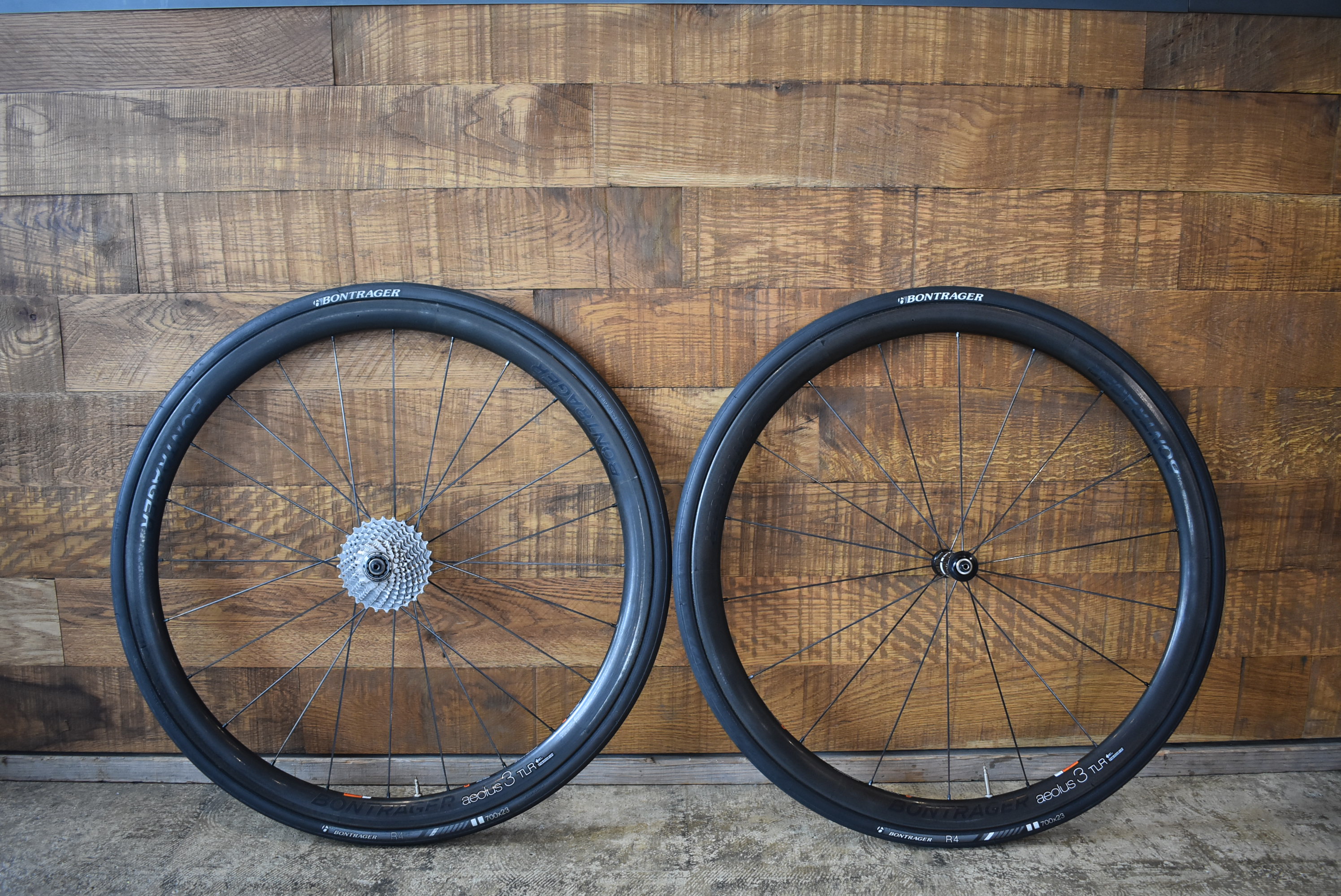 【お買い得ホイール】BONTRAGER Aeolus3 D3 TLR Clincher 試乗用ホイール